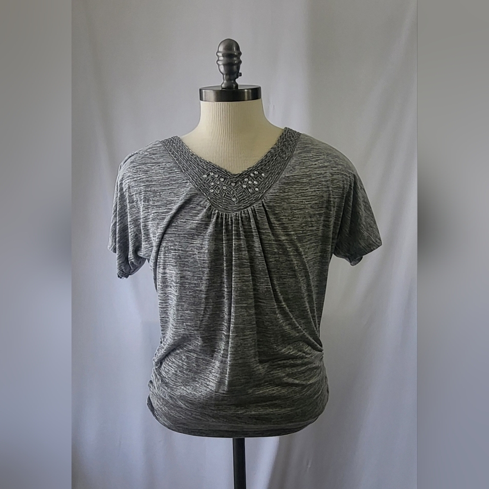 Lavish Top Womens Gray V-Neck Short Sleeve Casual Stretch Blouse Sequence Sz Med